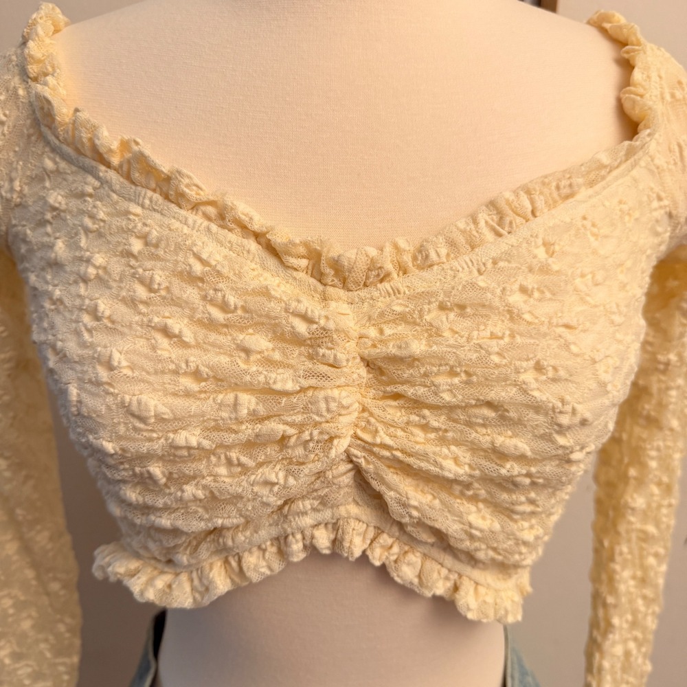 Privy Crop Top Womens Size Medium Cream Lace Long Sleeve Ruched Ruffle PT40764N - Picture 2 of 8